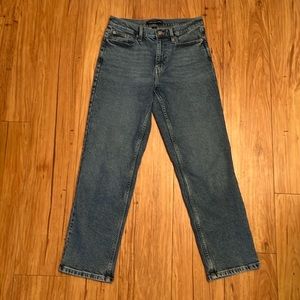 Calvin Klein mid rise straight leg, women’s jeans size 4
